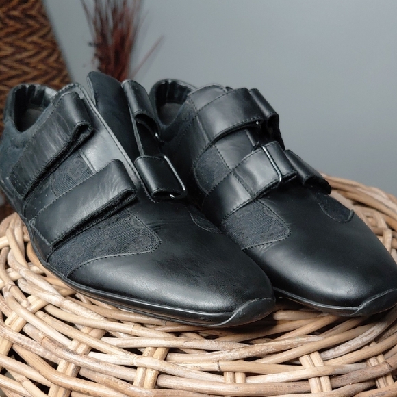 Gucci Men’s Black Leather & Monogram Velcro Loafers - Picture 8 of 8